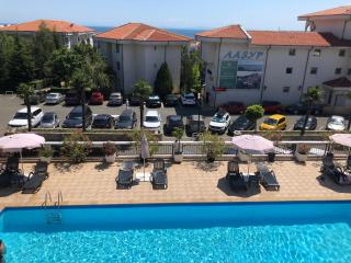 2 bedroom apartment Sveti Vlas with 2 balconies and sea views - 4