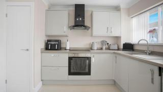 3-Bed Home - Sleeps 5 - Free Parking - NEC - 6
