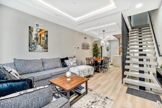 Spacious Downtown 4BR-3BTH w'Roofdeck Sleeps 12 - 0