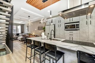 Spacious Downtown 4BR-3BTH w'Roofdeck Sleeps 12 - 7