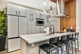 Spacious Downtown 4BR-3BTH w'Roofdeck Sleeps 12 - 6