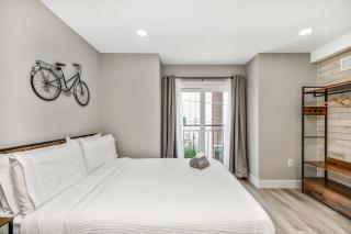 Spacious Downtown 4BR-3BTH w'Roofdeck Sleeps 12 - 1