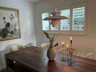 Sunlit Modern Retreat 4 Bedroom 3 Bathroom Open Floor Home Near SJC airport - 1