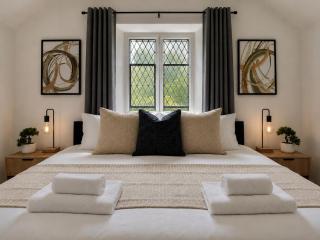 Historic Gatehouse inc Private Garden Near Oswestry & Wrexham - 8
