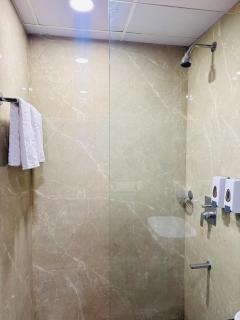 Velantis Stay - LuxurySuite - Golf Course Rd - Home Theatre - 6