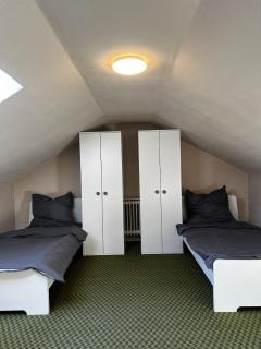 4 BR House, 8 Beds, Free Parking, Near Hamburg - 7