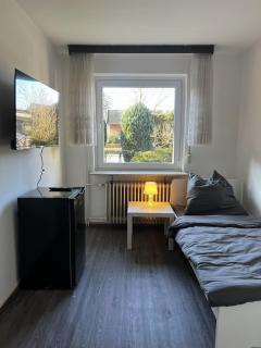4 BR House, 8 Beds, Free Parking, Near Hamburg - 5