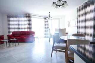 Spacious 4BR Einbay Chalet Overlooking Lake & Golf - 8