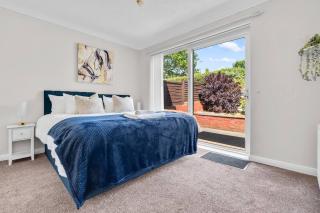 Modern 3 BedROOM House with Air Conditioning & Parking - 6
