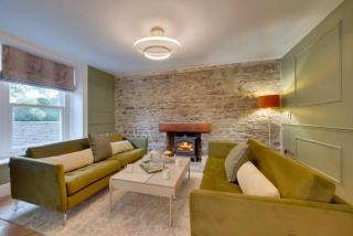 Newly renovated 4 Bedroom Cottage with Wood Burner - 0