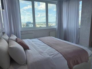 Sky High Living in a Modern 1-Bedroom Retreat - 5