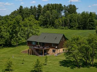 Spacious 4BR Cabin • Sleeps 12 • Games •Near Dells - 8
