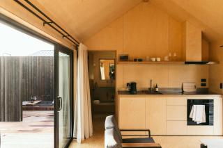 South Cabin - Brand new build, close to town - 3