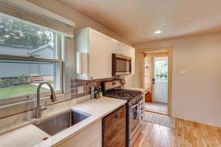 Walk to Benson Nightlife & Dining! Home w/ Yard - Omaha - 7