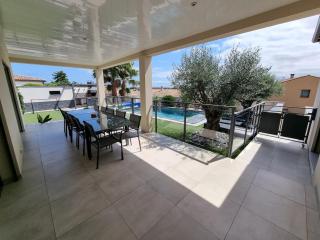 Villa Aurélia - Piscine - 10 personnes- 10 mn des plages - 3