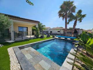 Villa Aurélia - Piscine - 10 personnes- 10 mn des plages - 5