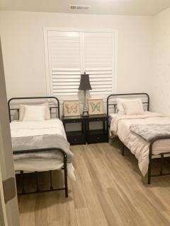 Bailey's Place - 4 Beds - 2 Bath with Garage Nat'l Parks and Corp Ready - 6