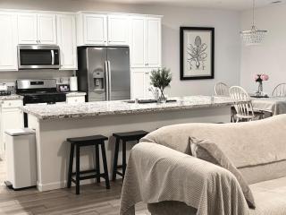 Bailey's Place - 4 Beds - 2 Bath with Garage Nat'l Parks and Corp Ready - 2