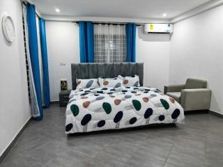 10 minutes from Accra International Airport - 0