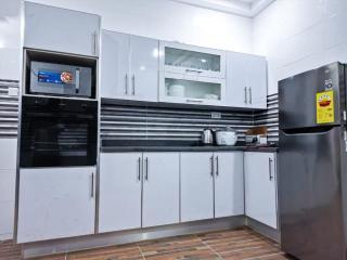 10 minutes from Accra International Airport - 9