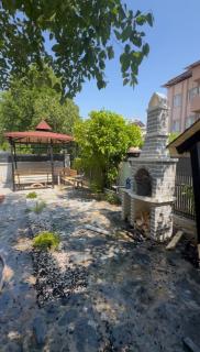 House with garden and barbecue nature and peaceful life - 8