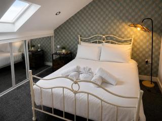 Stylish Cathedral Road Stay, Cardiff Centre - 7