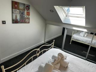 Stylish Cathedral Road Stay, Cardiff Centre - 3
