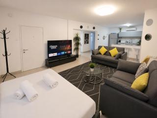 Barak Royal suites 20 Garden jacuzzi - ג'קוזי בחצר - 5