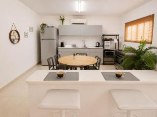 Barak Royal suites 20 Garden jacuzzi - ג'קוזי בחצר - 2