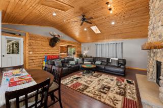 Spacious 4BR Cabin • Sleeps 12 • Games •Near Dells - 5