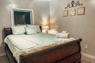 Scenic Mountain Views 4 Bedrooms 2 Bath Home - 4