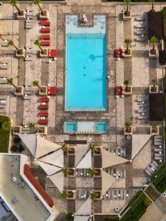 The Signature at MGM Grand, Luxury Balcony Suite, Strip View - 3