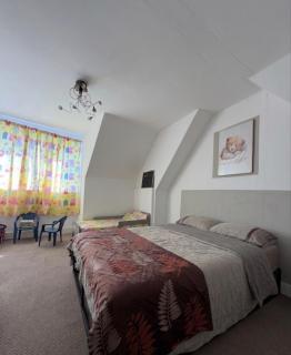 Cozy Room in the Heart of Hornchurch Town Centre - 0
