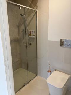 Guest ensuite room with private entrance - 4