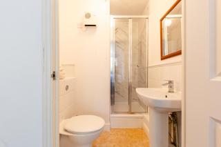 2 bedroom with ensuite shower room host 6 people 6 - 1