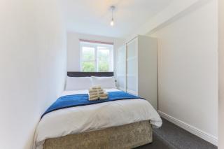 2 bedroom with ensuite shower room host 6 people 6 - 6