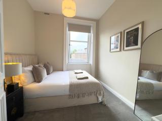 3 Bed, Perth City Centre Retreat - 7