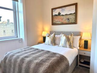 3 Bed, Perth City Centre Retreat - 9