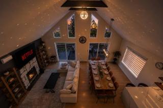 5 Bedroom Gorgeous Lakeside Villa w Hot Tub, Pool and More! - 2