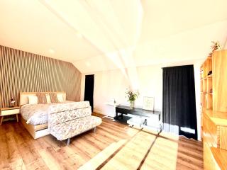 Modern, Spacious Suite in Christchurch,Close to the Airport and Avonhead Mall, Private Access, Private Office and Fitness Area - 1