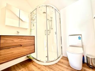 Modern, Spacious Suite in Christchurch,Close to the Airport and Avonhead Mall, Private Access, Private Office and Fitness Area - 7