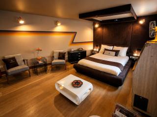 Chez Claude - Retro Chic Suite - 7