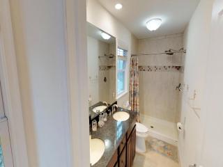 Single Family Ship Bottom Wifi Beach Badges Decks Air Conditioning Granite Countertops Recently Renovate Single Family House In Ship Bottom - 8