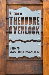 Theodore Tiny Cabin- RRG Hot Tub Pet Friendly - 1