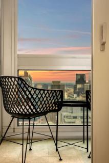 40th Floor CBD Retreat with Pool & Parking - 6