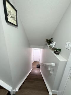Lovely home in Northwest Calgary - 6
