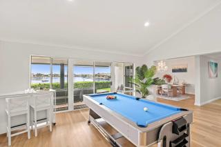 Bribie Waterfront Retreat - Pontoon Pool & Kayaks - 8