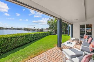 Bribie Waterfront Retreat - Pontoon Pool & Kayaks - 3