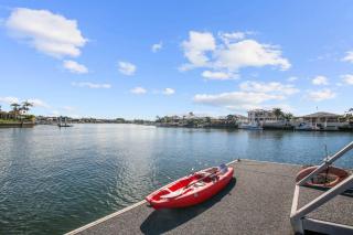 Bribie Waterfront Retreat - Pontoon Pool & Kayaks - 2