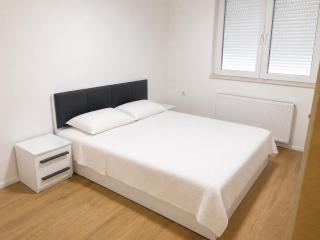 ELIZA B Fushë Kosovë Two-Bedroom Apartment with Balcony - 5